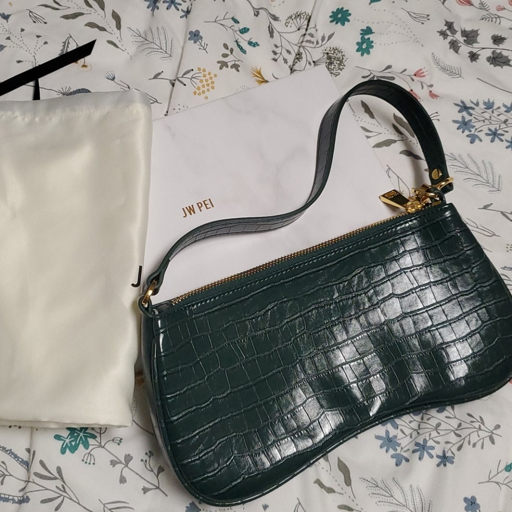 Nwot jw pei eva shoulder bag in dark green croc